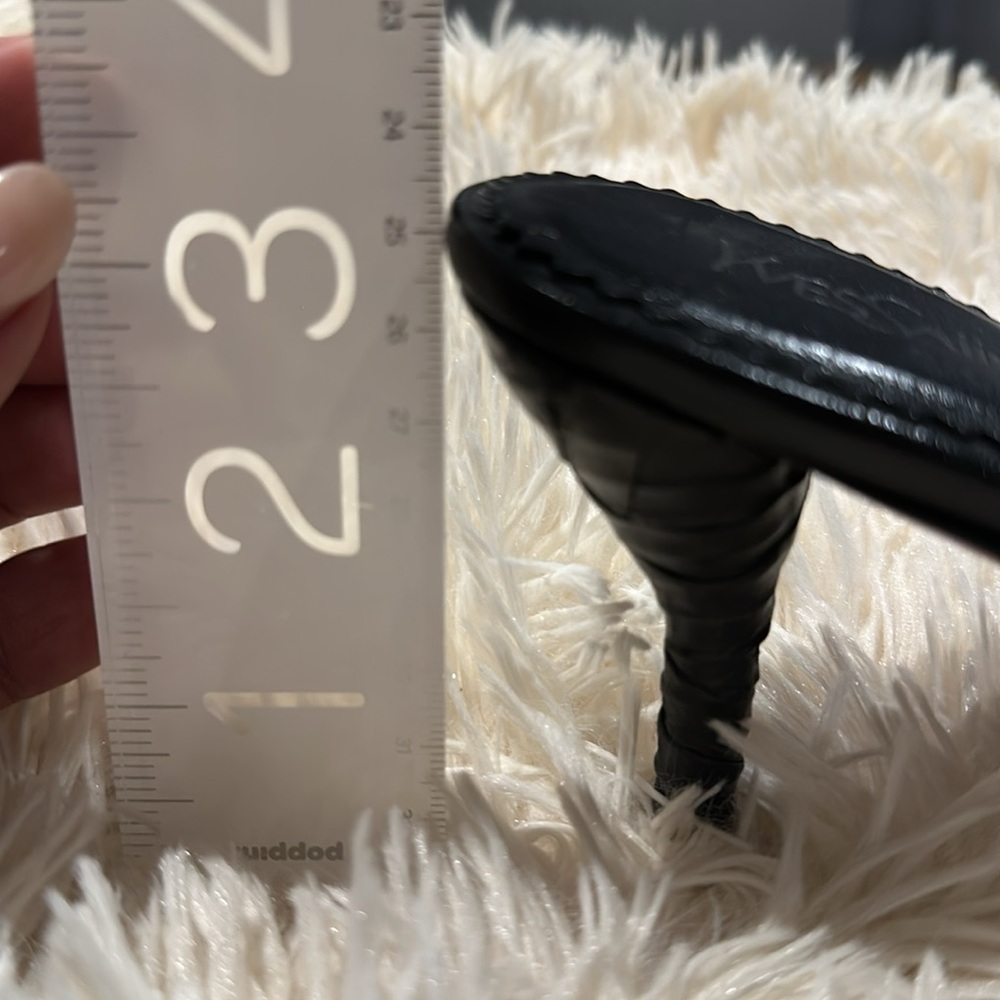 YSL BLACK LEATHER SANDALS- MAKE AN OFFER 🖤 - Picture 3 of 11